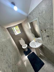 Et badeværelse på Lux on Windermere 4 Bedroom House