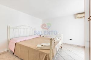 a bedroom with a bed with a sign on the wall at Salentoandmore-Stella del mare in Torre Pali