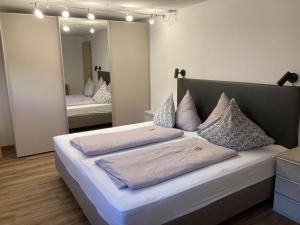 Postel nebo postele na pokoji v ubytování Gästehaus Köll