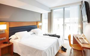 Posteľ alebo postele v izbe v ubytovaní Barcelona Century Hotel