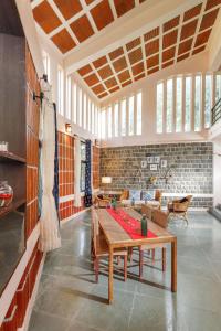 Predel za sedenje v nastanitvi Rustic Farm Private Pool IFHA Nomination MMT