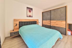 Postel nebo postele na pokoji v ubytování Opatija Apartments Duema Pobri