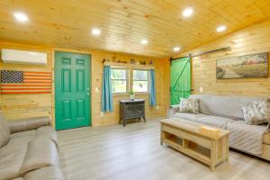 Afbeelding uit fotogalerij van 4 Mi to Delaware River Callicoon Retreat with Deck! in Callicoon