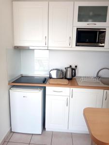 A kitchen or kitchenette at Bluview, Glyfada, Corfu