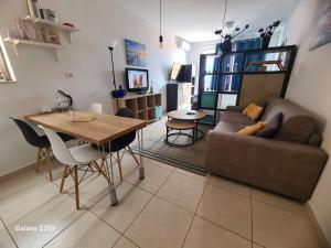 Khu vực ghế ngồi tại Sunset studio Bečići