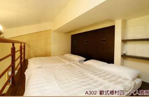 A bed or beds in a room at Left Bank BnB