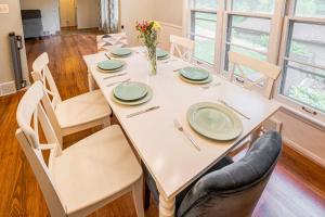 Foto dalla galleria di Pet-Friendly St Paul Home Fireplace and Office Area a Mendota