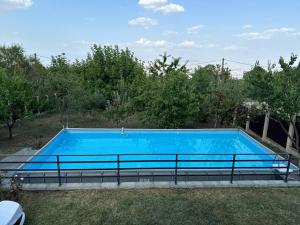 Bazén v ubytování Viewside nebo v jeho okolí