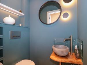 a bathroom with a bowl sink and a mirror at The Annexe, Cleveley Mill in Chipping Norton