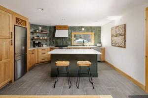 Køkken eller tekøkken på Broad Brook Cabin between Woodstock & Killington