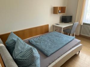 Postel nebo postele na pokoji v ubytování Klosterhof Neustadt am Main