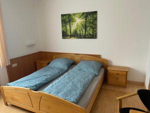 Postel nebo postele na pokoji v ubytování Klosterhof Neustadt am Main
