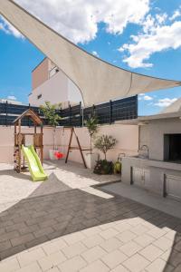 Fotografie z fotogalerie ubytování Villa Immortelle with pool and sea view v destinaci Rovanjska