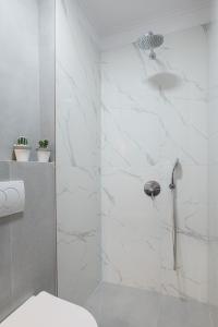 Un baño de Hotel Akropol