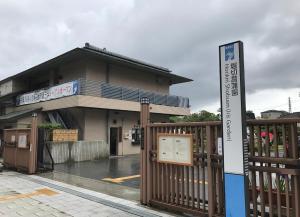 Budova, kde se aparthotel nachází