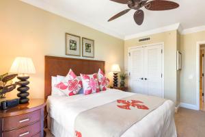 KBM Resorts Spacious 5-Bedroom Honua Kai Collection Multi Unit Listing Same Floor Ocean Views 2 Free Rental Cars HKH-60309房間的床