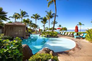 KBM Resorts Spacious 5-Bedroom Honua Kai Collection Multi Unit Listing Same Floor Ocean Views 2 Free Rental Cars HKH-60309游泳池或附近泳池