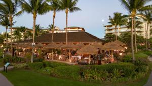 KBM Resorts Spacious 5-Bedroom Honua Kai Collection Multi Unit Listing Same Floor Ocean Views 2 Free Rental Cars HKH-60309室外花園