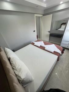 a bedroom with a large white bed in a room at Panorama house in Denizli