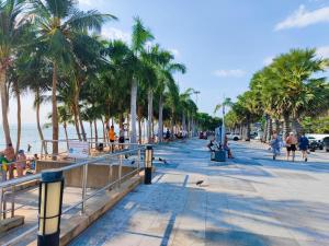 Gæster der bor på 30m beachfront Seaview Jomtien beach high level seaside Thiantong condo