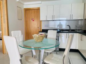 A cozinha ou cozinha compacta de Atlas Ocean View Vue Mer Directe