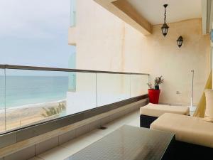 Uma vista do mar tirada do apartamento