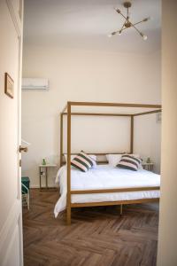 Ένα ή περισσότερα κρεβάτια σε δωμάτιο στο Virdimura Charming House +37 φωτογραφίες