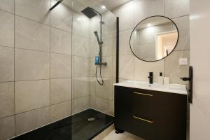 a bathroom with a sink and a mirror at Appartement Toulouse-Moderne-Luxury in Castanet-Tolosan +11 photos