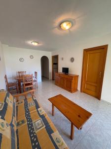 a living room with a couch and a table at APCOSTAS - Complejo Al Andalus in Alcossebre