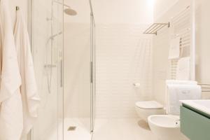 Ένα μπάνιο στο QI in Centro, Elegant Guesthouse +7 φωτογραφίες