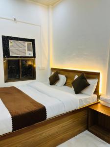 Postel nebo postele na pokoji v ubytování SITARAM Guest House