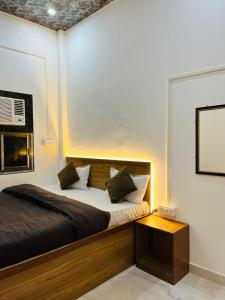 Postel nebo postele na pokoji v ubytování SITARAM Guest House