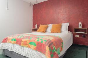 Postel nebo postele na pokoji v ubytování Innovar Casa Hostal