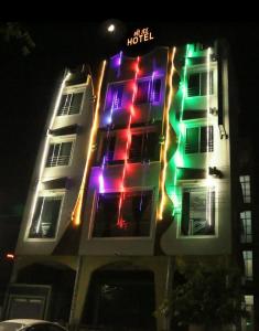 Budova, kde se hotel nachází + 14 fotografií