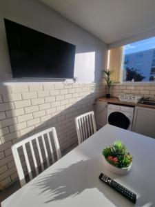 Un televizor și/sau centru de divertisment la South Birmingham homestay - near HS2, Solihull, NEC & BHX