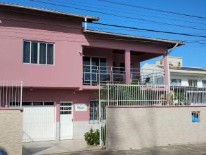Το κτήριο όπου στεγάζεται  το δωμάτιο σε οικογενειακή κατοικία