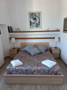 Ένα ή περισσότερα κρεβάτια σε δωμάτιο στο Casa Lilla a Firenze