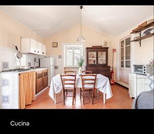 a kitchen with a table and chairs in it at Casa Casella 12 in Cineto Romano