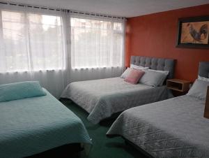 Postel nebo postele na pokoji v ubytování Innovar Casa Hostal