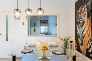 a dining room with a glass table and a picture of a zebra at Todimer Celmar in El Varadero