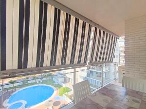 Der Swimmingpool an oder in der Nähe von Ayf 200m del mar 2 piscinas, pista de padel y gym