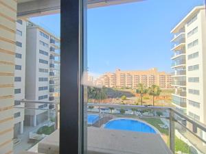 Der Swimmingpool an oder in der Nähe von Ayf 200m del mar 2 piscinas, pista de padel y gym