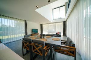 A television and/or entertainment centre at The Ni Villas Akyarlar - Bodrum