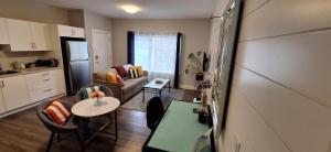 Cucina o angolo cottura di Two Bedroom Serenity with AC- Complimentary Welcome Treats