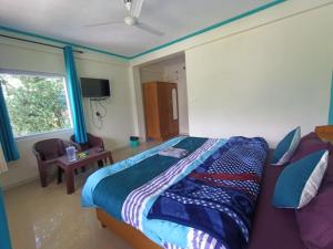 A bed or beds in a room at Check-in & Chill
