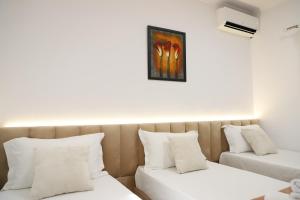 Postel nebo postele na pokoji v ubytování Downtown Apartment