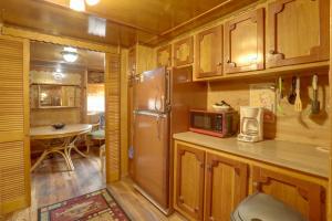 Φωτογραφία από το άλμπουμ του Greers Ferry Lake Escape Cabin with Pool Access σε Higden +21 φωτογραφίες