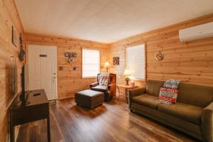 Gallery image of Fish, Boat, Hike Cabin Near Greers Ferry Lake in Higden