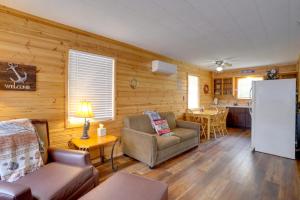 Gallery image of Fish, Boat, Hike Cabin Near Greers Ferry Lake in Higden