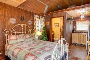 Φωτογραφία από το άλμπουμ του Romantic Escape in Greers Ferry Less Than 1 Mi to Lake σε Higden